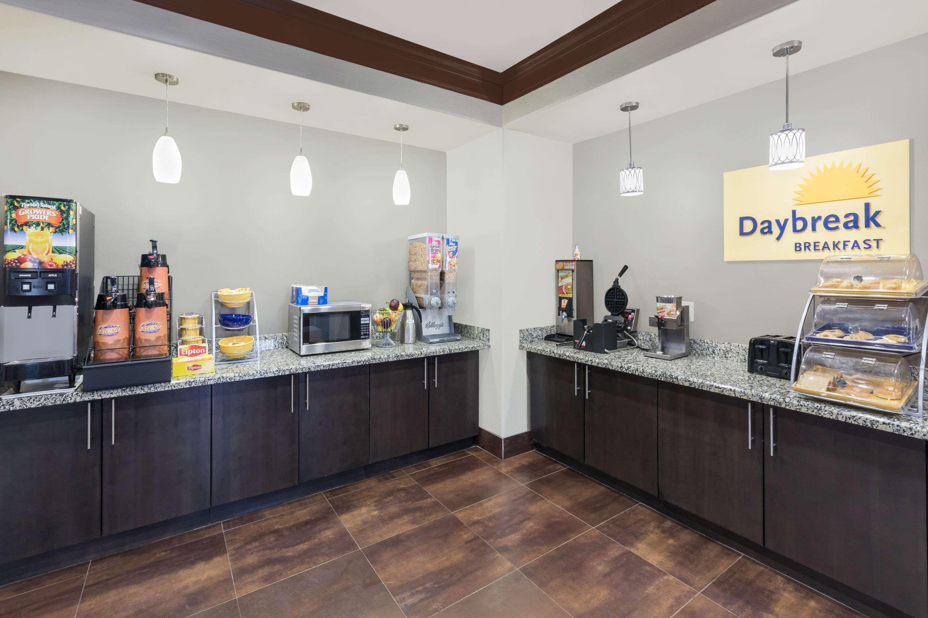 Days Inn By Wyndham Dilley Buitenkant foto